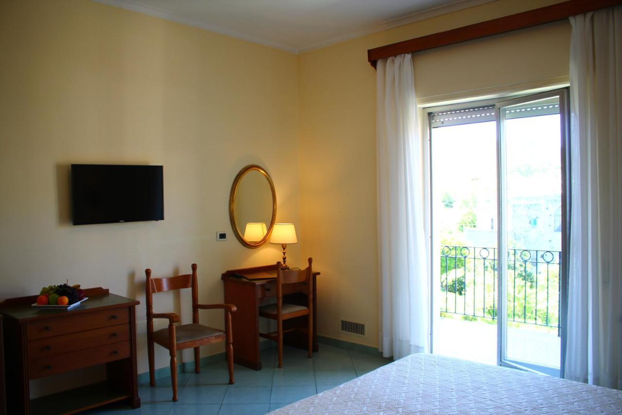 Hotel Terme Alexander Ischia Exterior photo